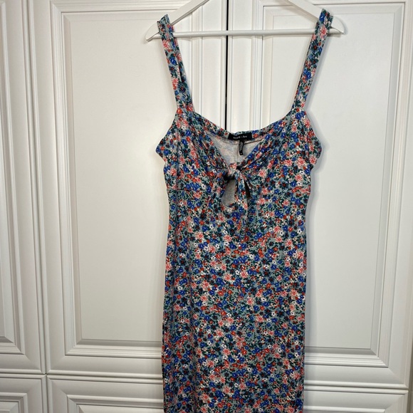 BCBG Paris Size Large Sleeveless Sundress in Blue and Multi Colour Floral Bow - Picture 3 of 8